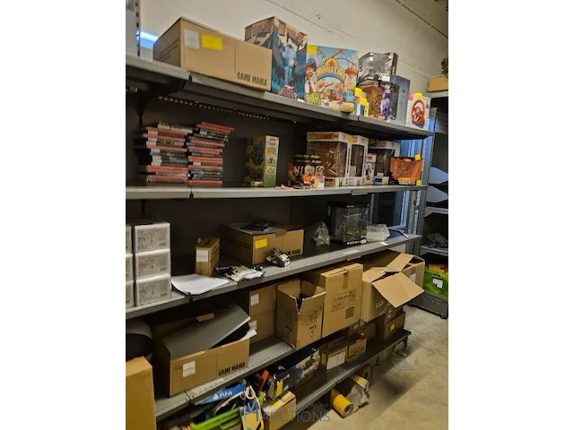 Winkelvoorraad en inrichting game mania leuven - afbeelding 173 van  368