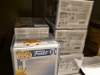 Winkelvoorraad en inrichting game mania leuven - afbeelding 175 van  368