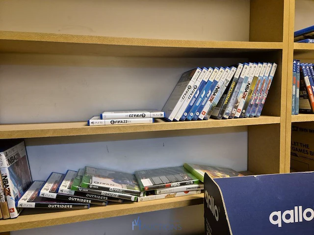 Winkelvoorraad en inrichting game mania leuven - afbeelding 203 van  368