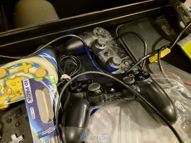Winkelvoorraad en inrichting game mania leuven - afbeelding 228 van  368