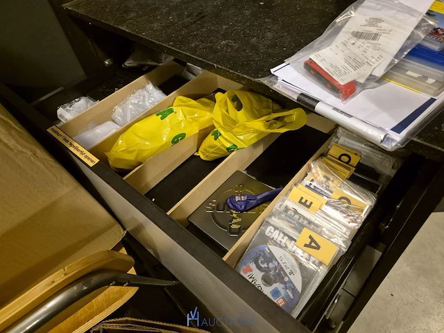 Winkelvoorraad en inrichting game mania leuven - afbeelding 248 van  368