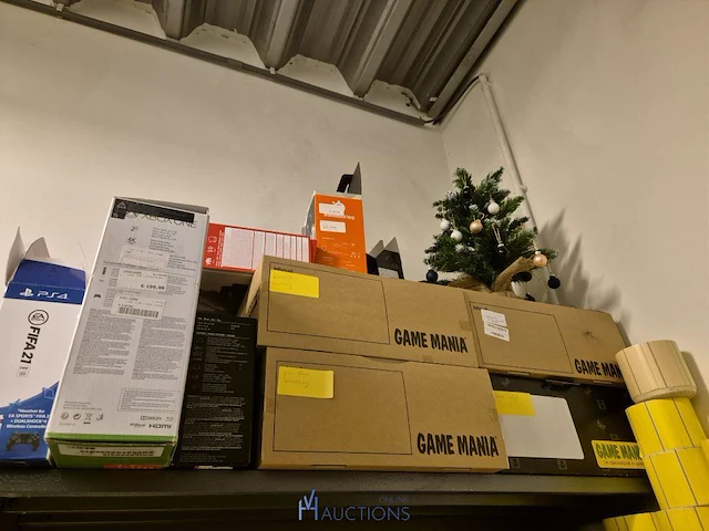 Winkelvoorraad en inrichting game mania leuven - afbeelding 273 van  368