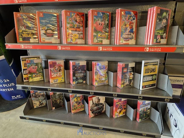 Winkelvoorraad en inrichting game mania leuven - afbeelding 279 van  368