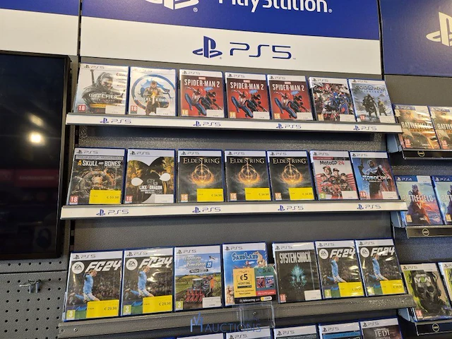 Winkelvoorraad en inrichting game mania leuven - afbeelding 301 van  368