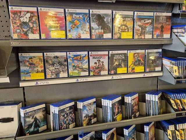 Winkelvoorraad en inrichting game mania leuven - afbeelding 302 van  368