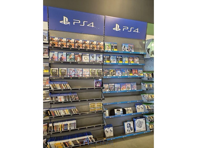 Winkelvoorraad en inrichting game mania leuven - afbeelding 305 van  368