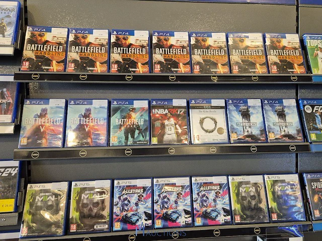 Winkelvoorraad en inrichting game mania leuven - afbeelding 306 van  368