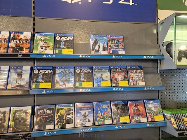 Winkelvoorraad en inrichting game mania leuven - afbeelding 309 van  368