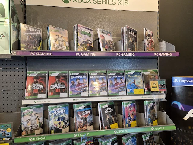 Winkelvoorraad en inrichting game mania leuven - afbeelding 319 van  368