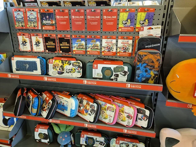 Winkelvoorraad en inrichting game mania leuven - afbeelding 332 van  368