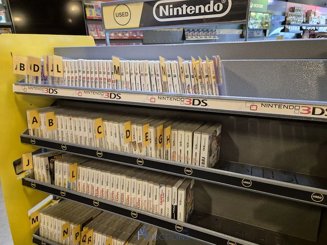 Winkelvoorraad en inrichting game mania merksem - afbeelding 9 van  467