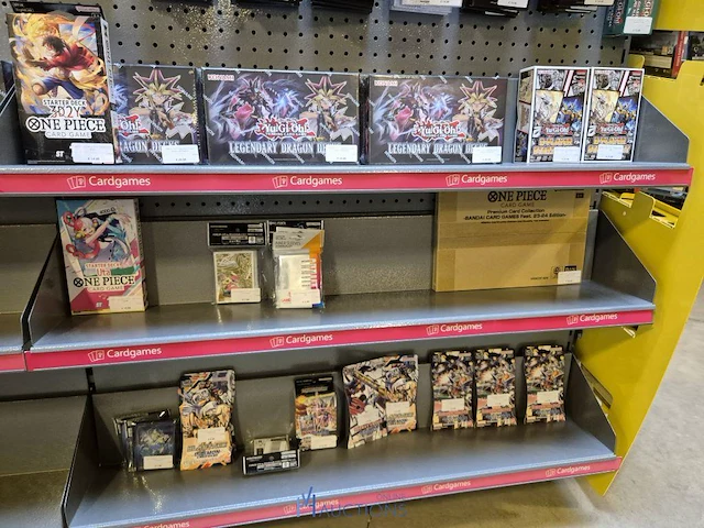 Winkelvoorraad en inrichting game mania merksem - afbeelding 15 van  467