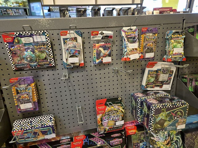 Winkelvoorraad en inrichting game mania merksem - afbeelding 32 van  467