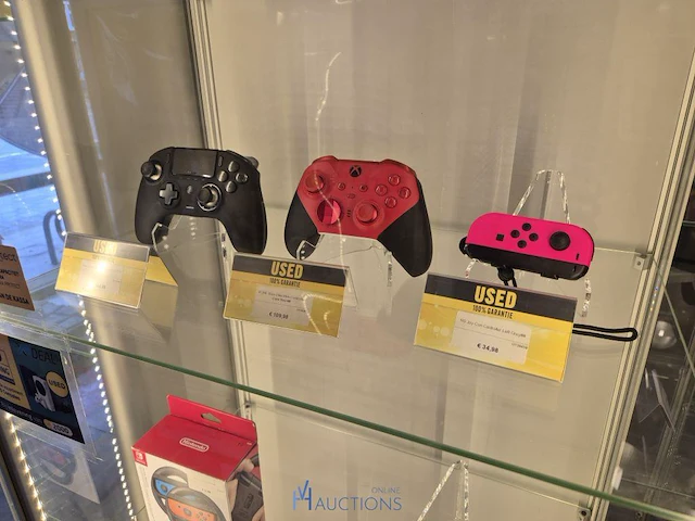 Winkelvoorraad en inrichting game mania merksem - afbeelding 63 van  467