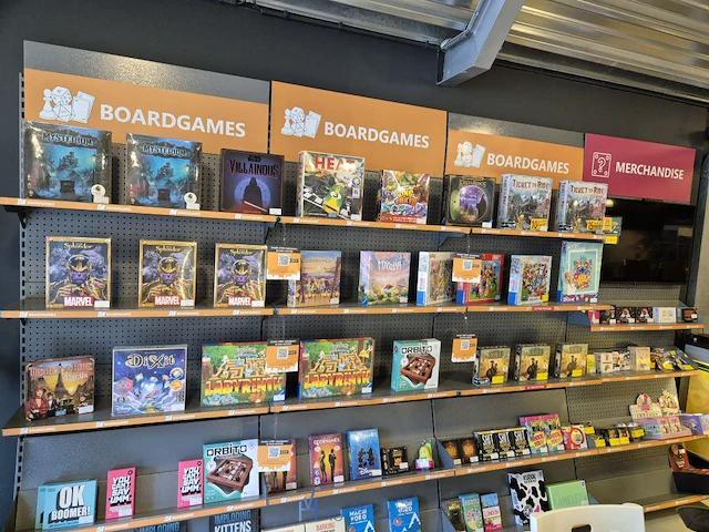 Winkelvoorraad en inrichting game mania merksem - afbeelding 73 van  467