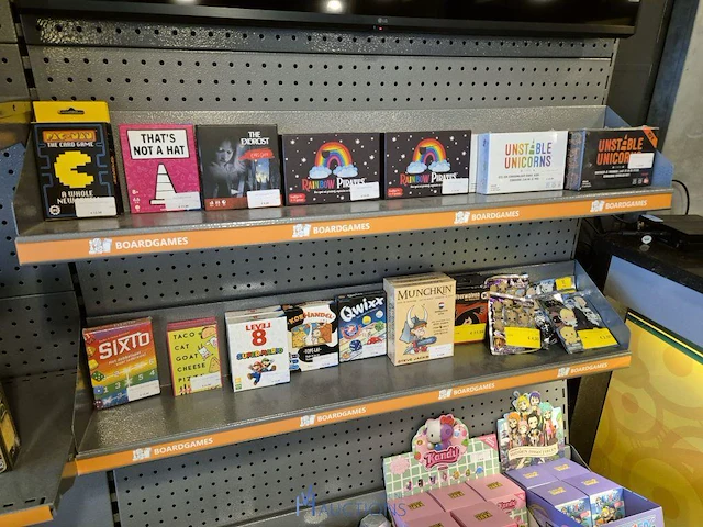 Winkelvoorraad en inrichting game mania merksem - afbeelding 84 van  467
