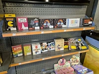 Winkelvoorraad en inrichting game mania merksem - afbeelding 84 van  467