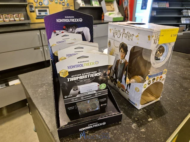 Winkelvoorraad en inrichting game mania merksem - afbeelding 116 van  467