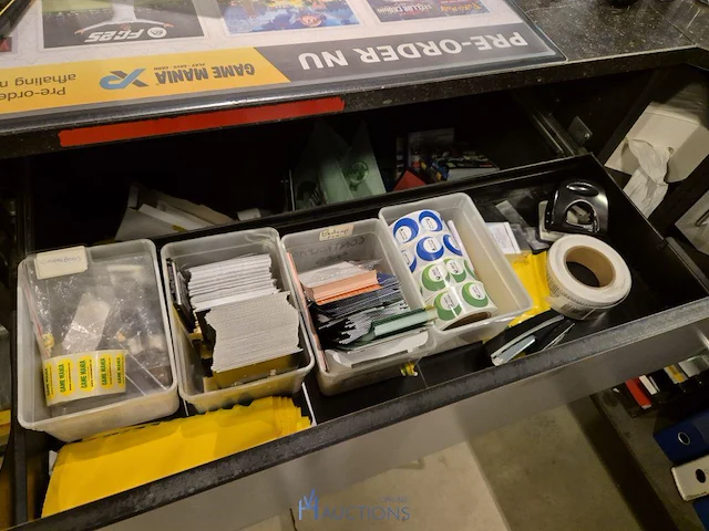 Winkelvoorraad en inrichting game mania merksem - afbeelding 173 van  467