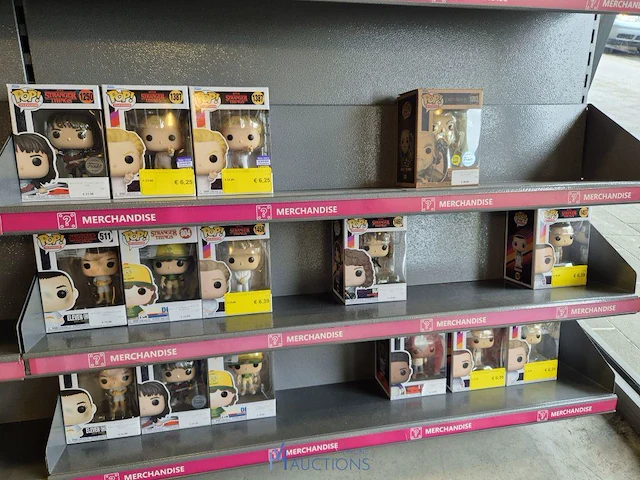 Winkelvoorraad en inrichting game mania merksem - afbeelding 179 van  467