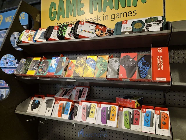 Winkelvoorraad en inrichting game mania merksem - afbeelding 205 van  467