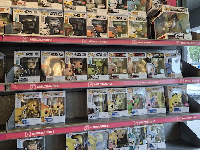 Winkelvoorraad en inrichting game mania merksem - afbeelding 201 van  467