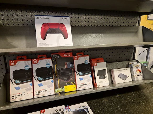 Winkelvoorraad en inrichting game mania merksem - afbeelding 213 van  467
