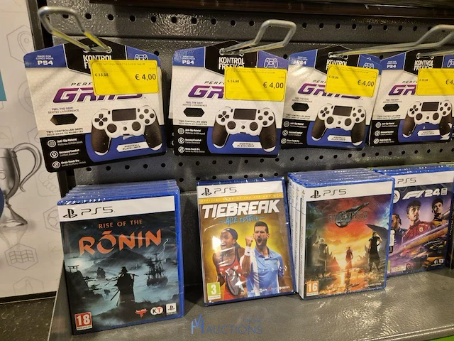 Winkelvoorraad en inrichting game mania merksem - afbeelding 219 van  467