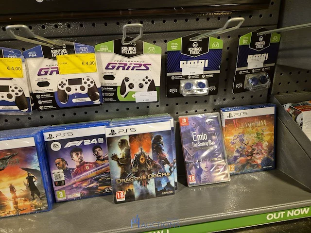 Winkelvoorraad en inrichting game mania merksem - afbeelding 220 van  467