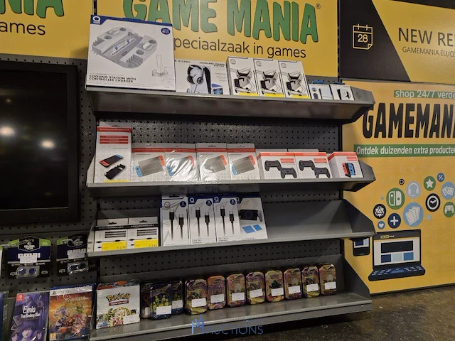 Winkelvoorraad en inrichting game mania merksem - afbeelding 221 van  467