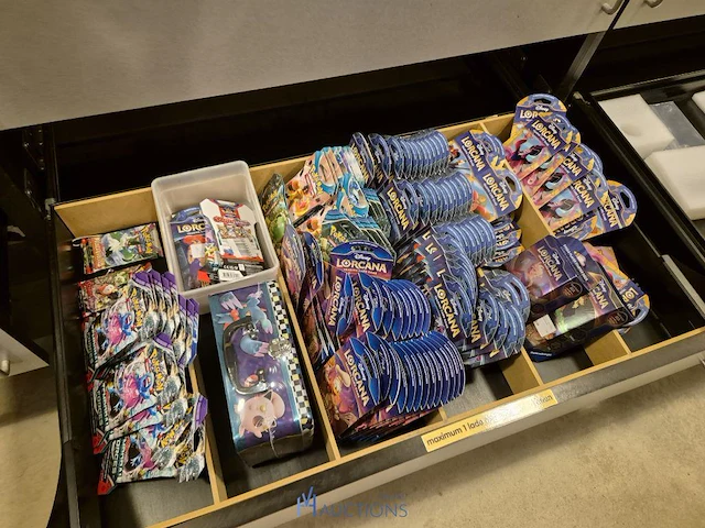 Winkelvoorraad en inrichting game mania merksem - afbeelding 251 van  467