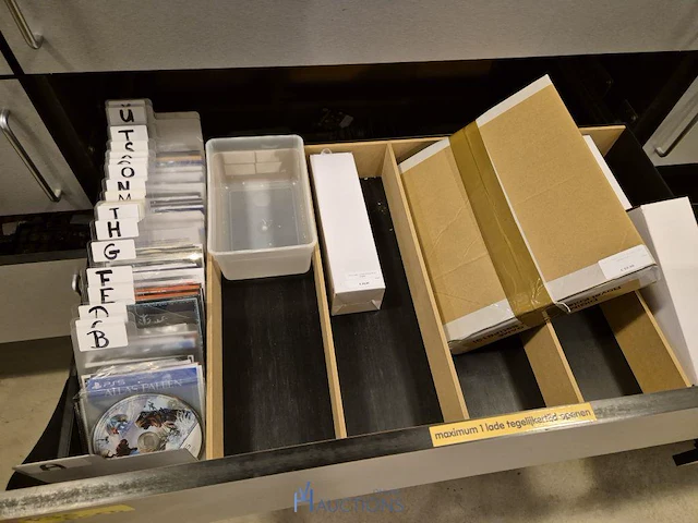 Winkelvoorraad en inrichting game mania merksem - afbeelding 254 van  467
