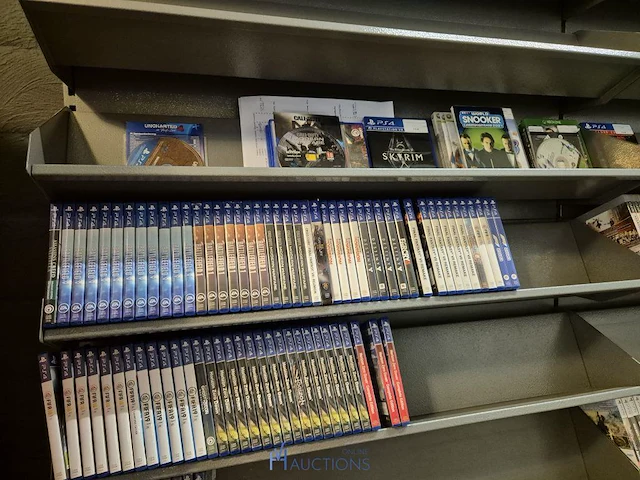 Winkelvoorraad en inrichting game mania merksem - afbeelding 272 van  467