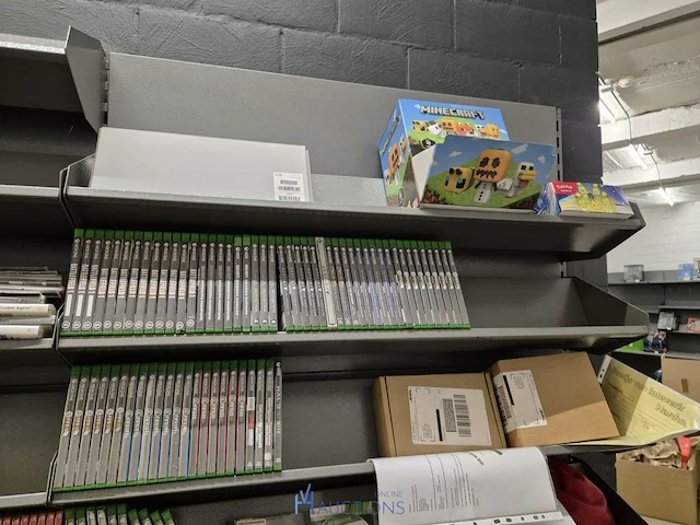 Winkelvoorraad en inrichting game mania merksem - afbeelding 276 van  467