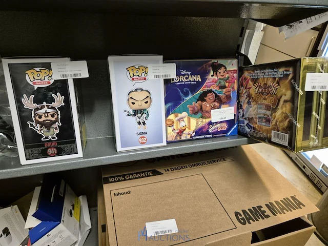 Winkelvoorraad en inrichting game mania merksem - afbeelding 296 van  467