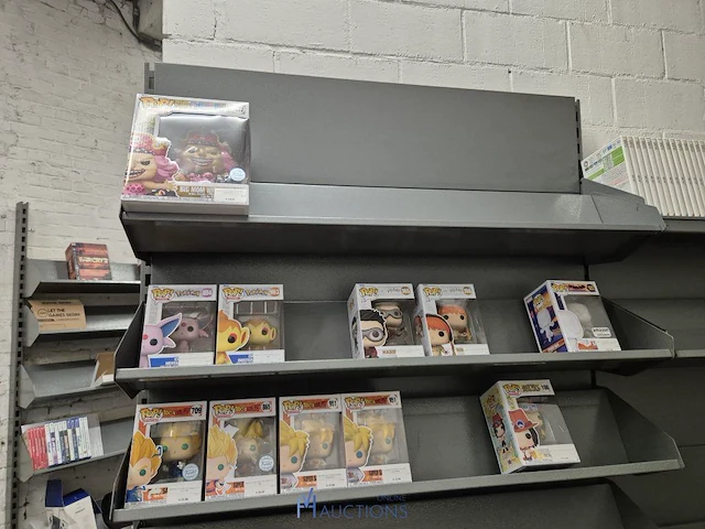 Winkelvoorraad en inrichting game mania merksem - afbeelding 308 van  467