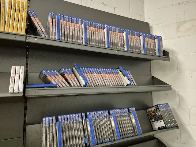 Winkelvoorraad en inrichting game mania merksem - afbeelding 311 van  467