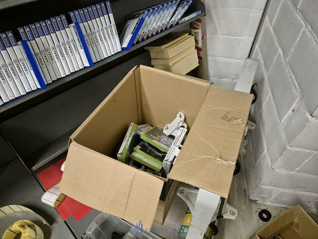 Winkelvoorraad en inrichting game mania merksem - afbeelding 314 van  467