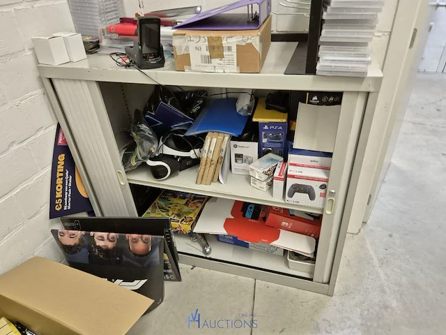 Winkelvoorraad en inrichting game mania merksem - afbeelding 400 van  467