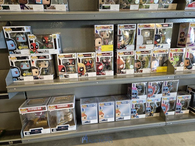 Winkelvoorraad en inrichting game mania merksem - afbeelding 390 van  467