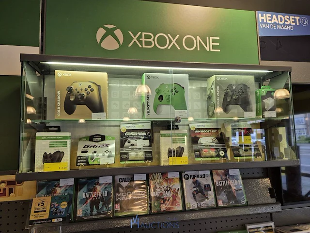 Winkelvoorraad en inrichting game mania merksem - afbeelding 414 van  467