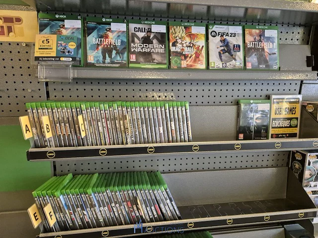 Winkelvoorraad en inrichting game mania merksem - afbeelding 417 van  467