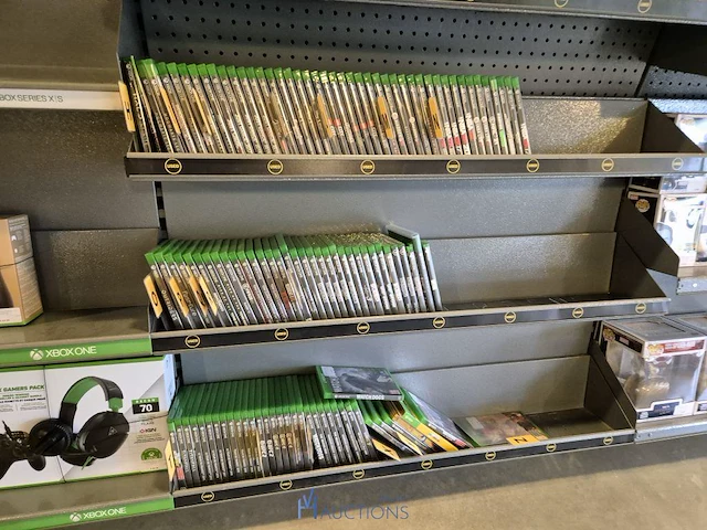Winkelvoorraad en inrichting game mania merksem - afbeelding 418 van  467