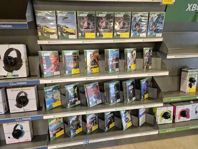 Winkelvoorraad en inrichting game mania merksem - afbeelding 423 van  467