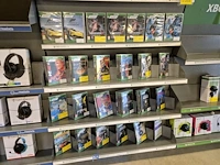 Winkelvoorraad en inrichting game mania merksem - afbeelding 423 van  467