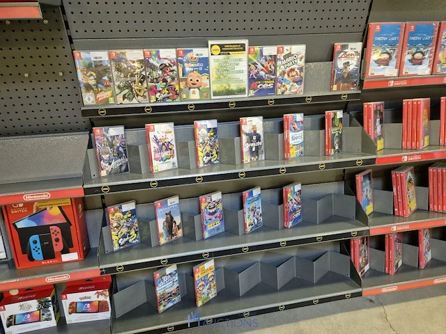 Winkelvoorraad en inrichting game mania merksem - afbeelding 431 van  467