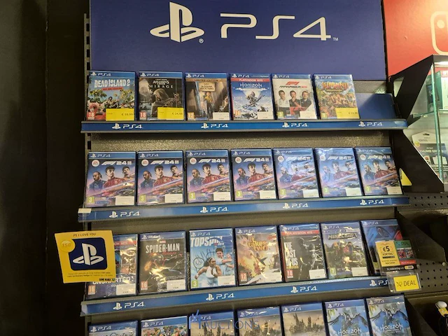 Winkelvoorraad en inrichting game mania merksem - afbeelding 443 van  467