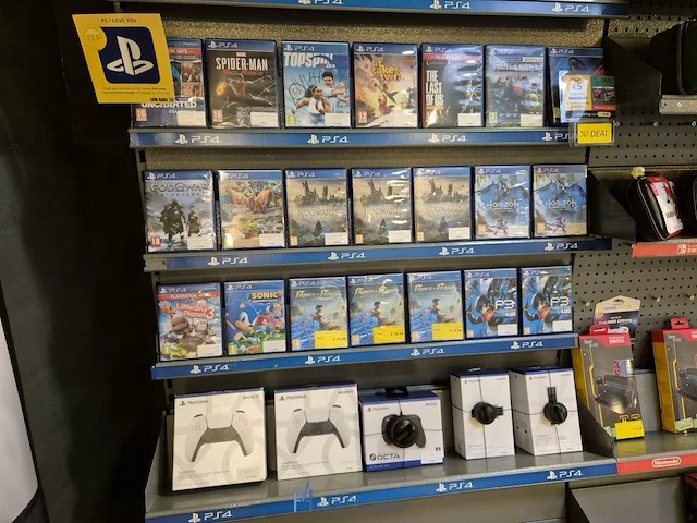 Winkelvoorraad en inrichting game mania merksem - afbeelding 444 van  467
