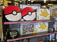 Winkelvoorraad en inrichting game mania merksem - afbeelding 435 van  467