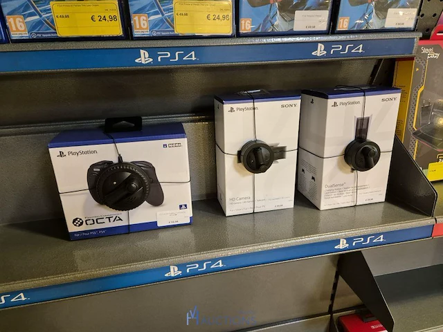 Winkelvoorraad en inrichting game mania merksem - afbeelding 447 van  467